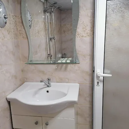 апартамемт 3 места с кухня с дворче Apartament