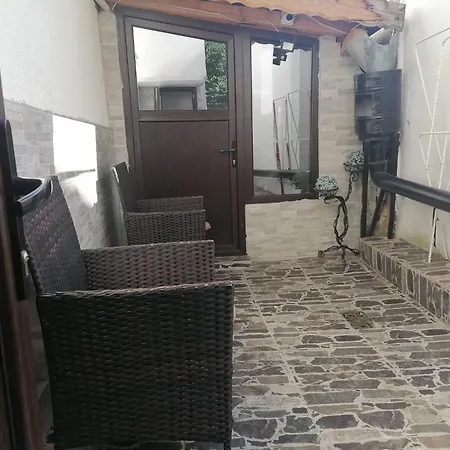 Apartament апартамемт 3 места с кухня с дворче *