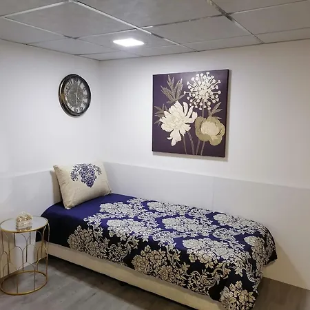 Apartamento апартамемт 3 места с кухня с дворче