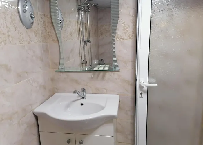 апартамемт 3 места с кухня с дворче Apartament