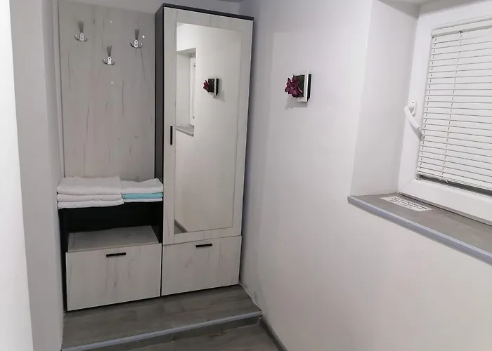 Apartamento апартамемт 3 места с кухня с дворче *