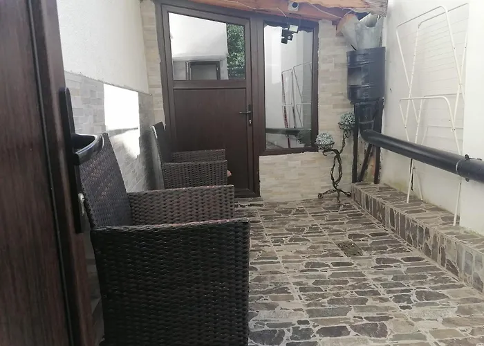 Apartament апартамемт 3 места с кухня с дворче *