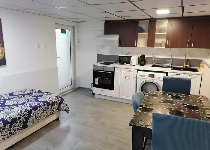 Apartament апартамемт 3 места с кухня с дворче *